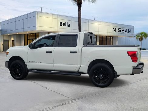 Used 2019 Nissan Titan SV AWD/4WD image 3