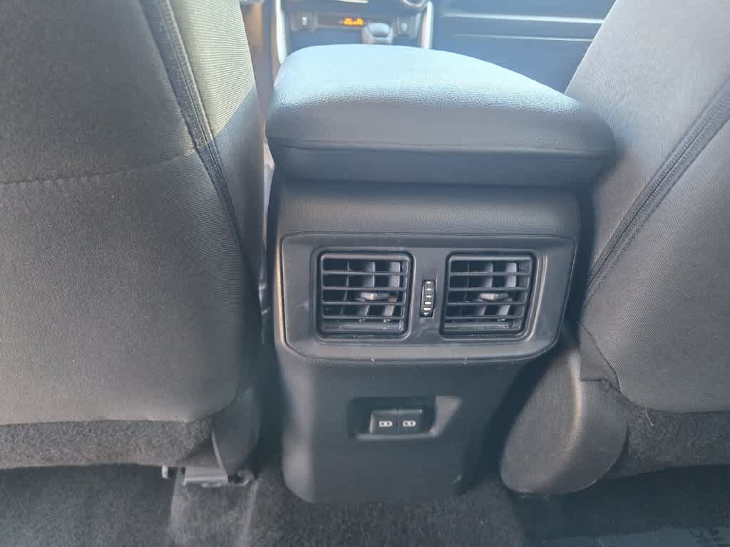 Used 2025 Toyota RAV4 XLE AWD/4WD image 13