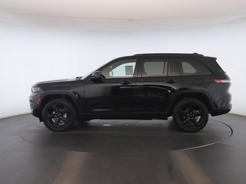 Used 2023 Jeep Grand Cherokee Altitude AWD/4WD image 21