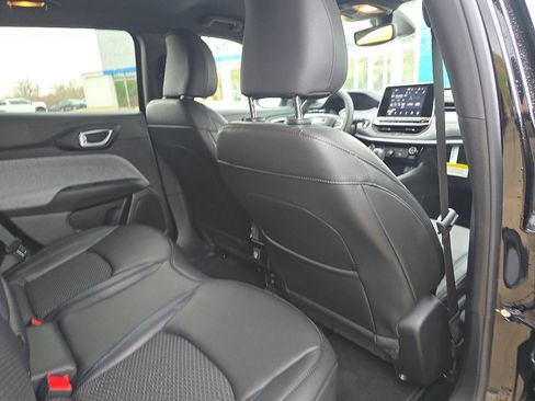 Used 2025 Jeep Compass Latitude image 16