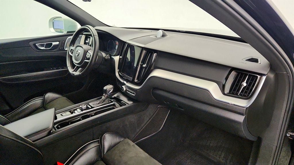 Used 2018 Volvo XC60 T6 R-Design w/ Convenience Package AWD/4WD image 25