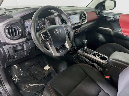 Used 2016 Toyota Tacoma SR5 RWD image 9