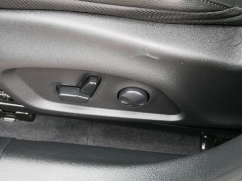 Used 2025 Jeep Compass Limited image 17