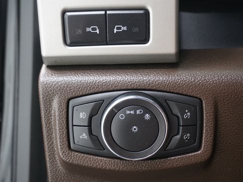 Used 2018 Ford F150 King Ranch w/ Equipment Group 601A Luxury AWD/4WD image 34