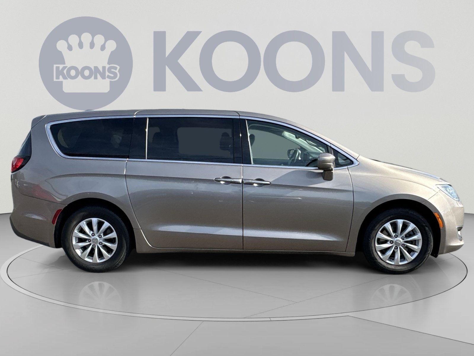 Used 2018 Chrysler Pacifica Touring Plus FWD image 8