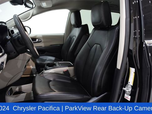 Used 2024 Chrysler Pacifica Touring-L image 21