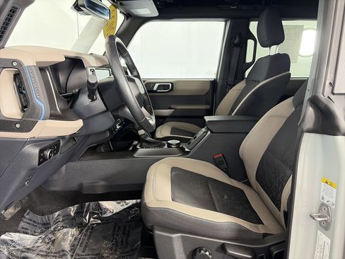 Used 2023 Ford Bronco Wildtrak image 6