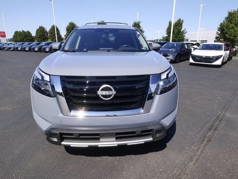 Certified 2024 Nissan Pathfinder Platinum AWD/4WD image 3