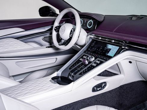 Used 2024 Aston Martin DB12 Coupe image 16