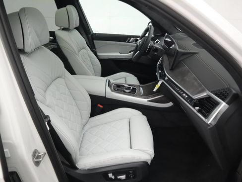Used 2026 BMW X7 xDrive40i AWD/4WD image 21