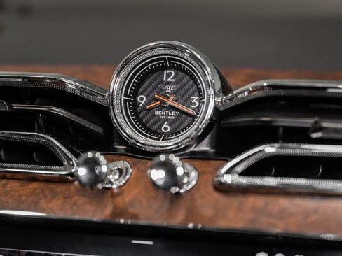 Used 2023 Bentley Bentayga Azure image 35