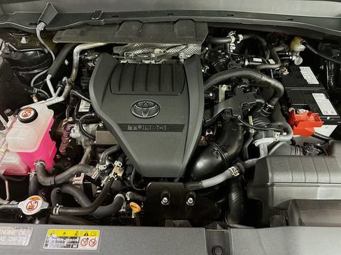 Used 2024 Toyota Grand Highlander AWD image 32
