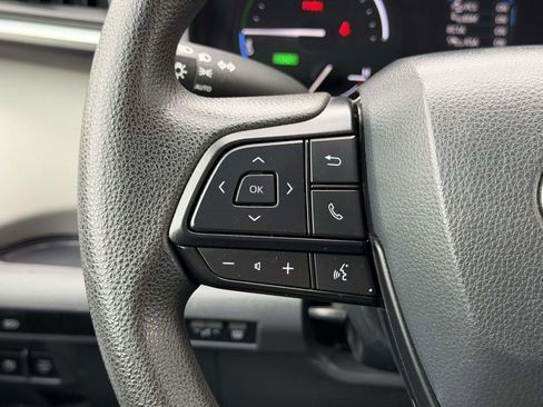 Used 2024 Toyota Sienna LE image 9