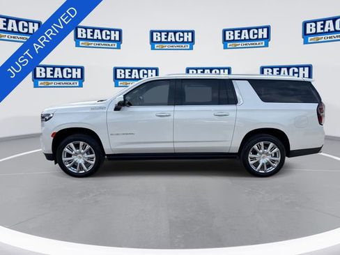 Used 2024 Chevrolet Suburban High Country AWD/4WD image 5