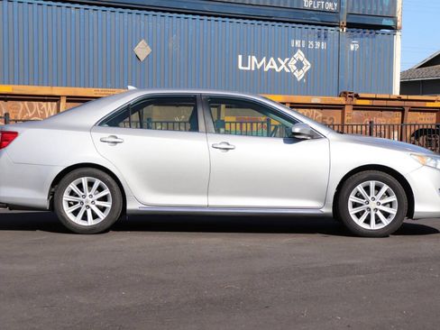 Used 2012 Toyota Camry XLE FWD image 10