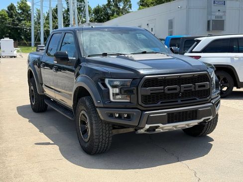 Used 2017 Ford F150 Raptor w/ Equipment Group 802A Luxury AWD/4WD image 4