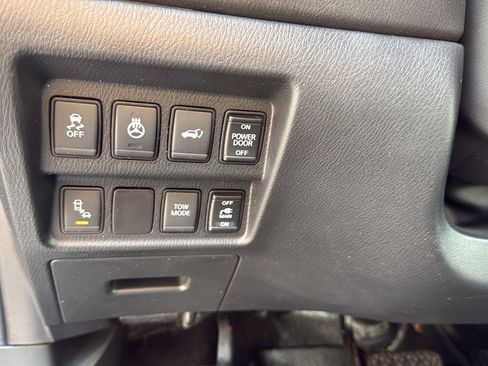 Used 2017 Nissan Pathfinder Platinum AWD/4WD image 24