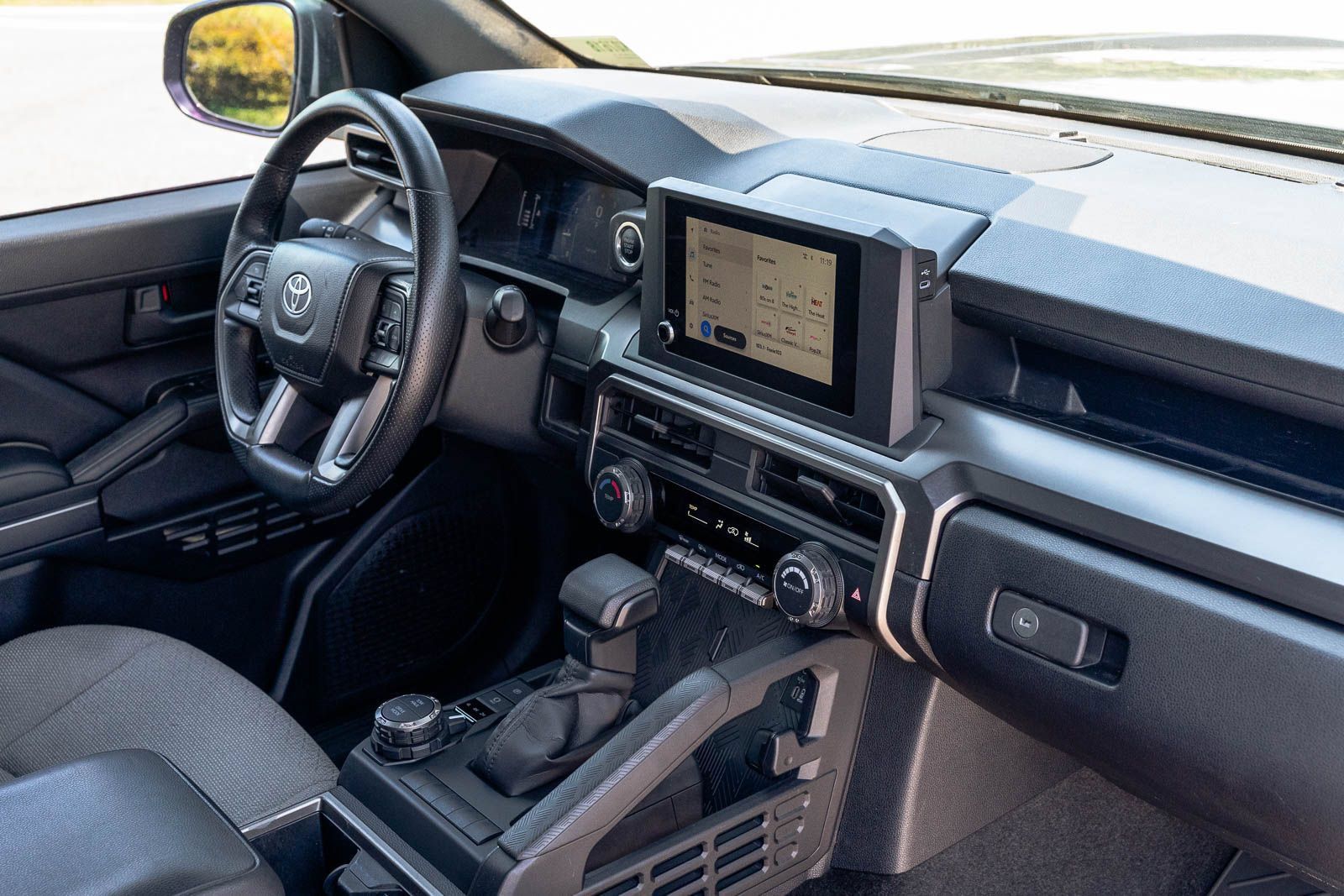 Used 2025 Toyota 4Runner SR5 AWD/4WD image 13