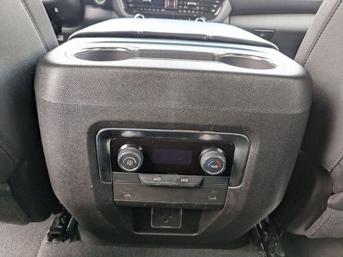 Used 2025 Chevrolet Suburban Z71 image 25