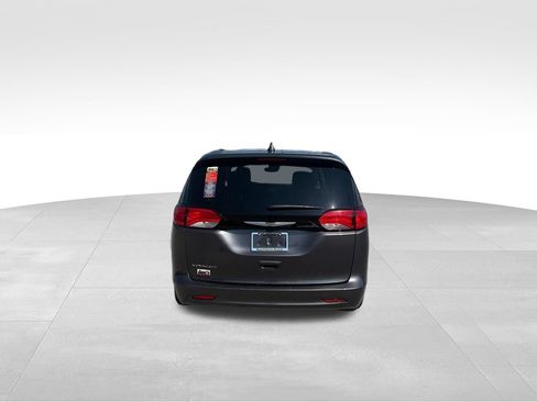 Used 2023 Chrysler Voyager LX FWD image 5