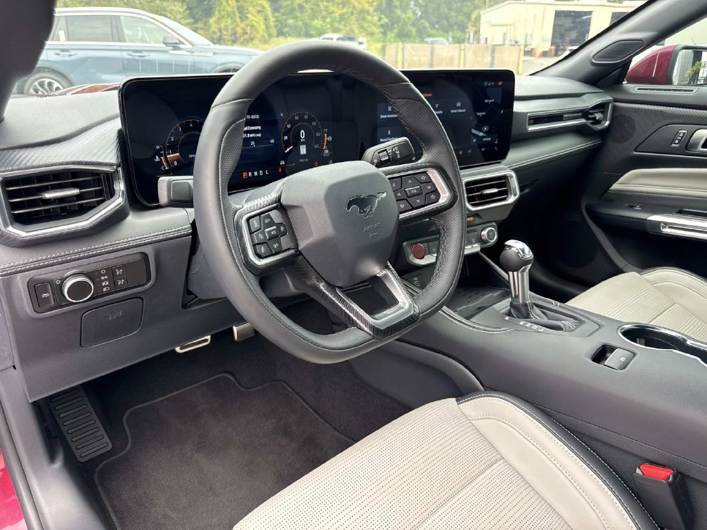 Used 2025 Ford Mustang Premium RWD image 32