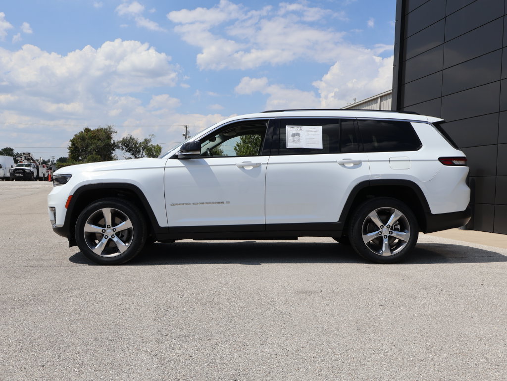 Used 2022 Jeep Grand Cherokee L Limited AWD/4WD image 2