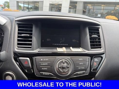 Used 2017 Nissan Pathfinder SV AWD/4WD image 25