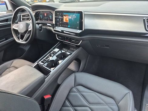 Used 2025 Volkswagen Atlas Cross Sport SE FWD image 31