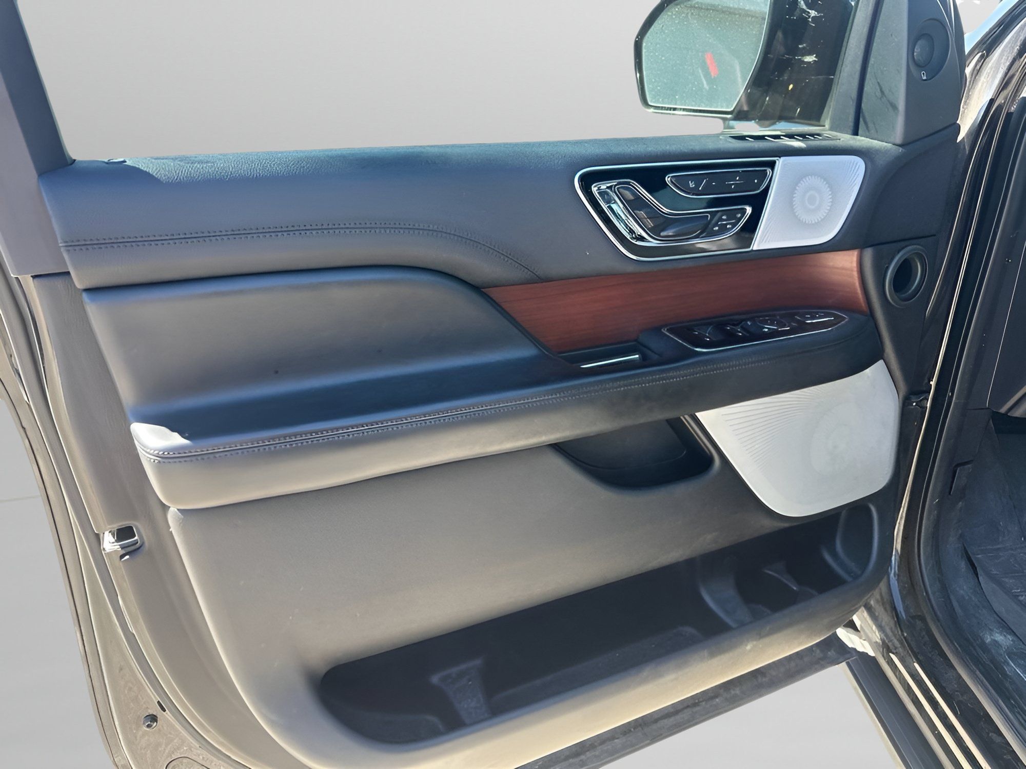 Used 2020 Lincoln Navigator L Reserve w/ Luxury Package AWD/4WD image 23