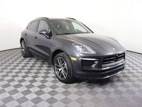 Used 2025 Porsche Macan image 7