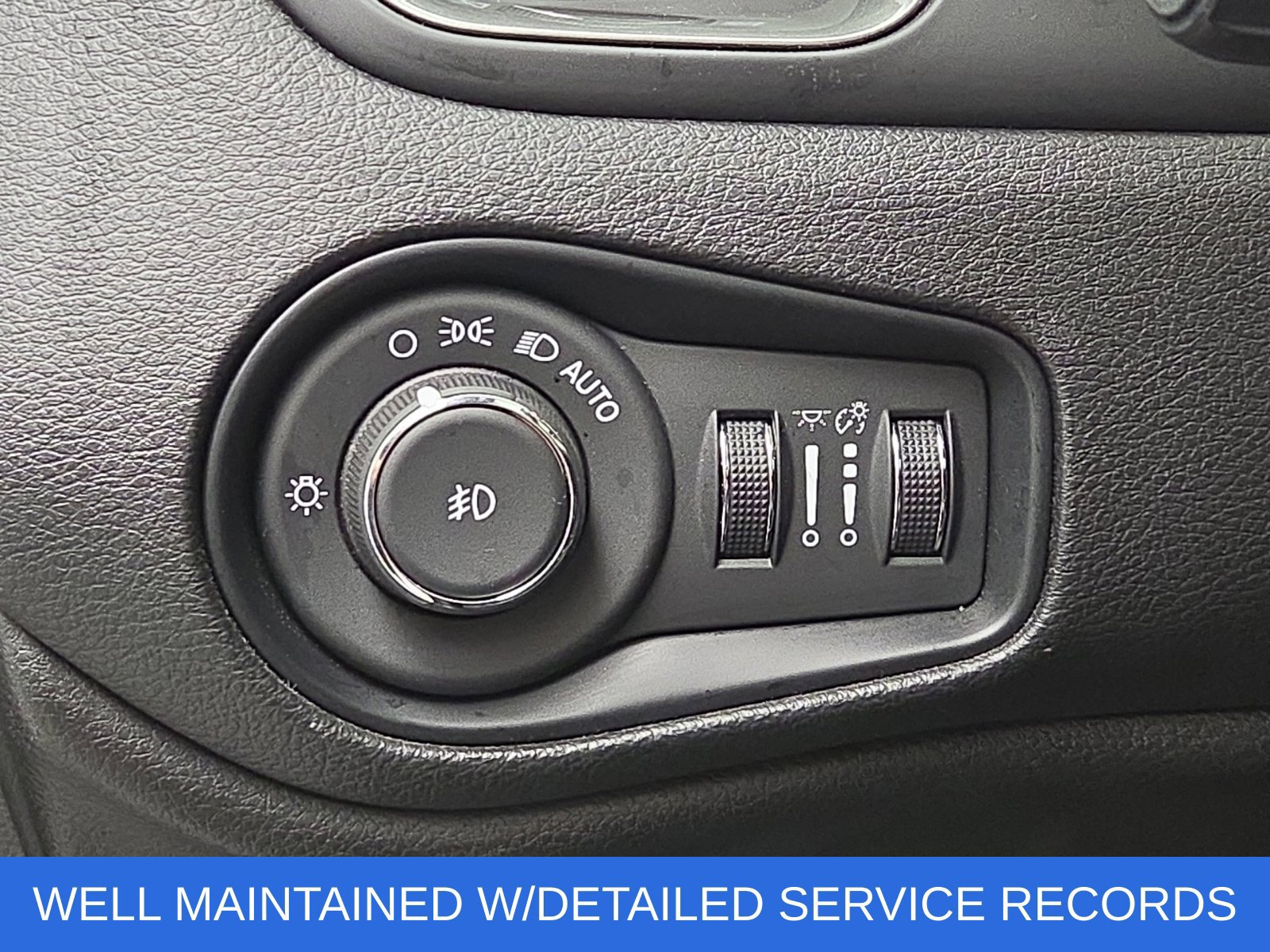 Certified 2018 Jeep Renegade Limited w/ UConnect 8.4 Nav Group AWD/4WD image 21