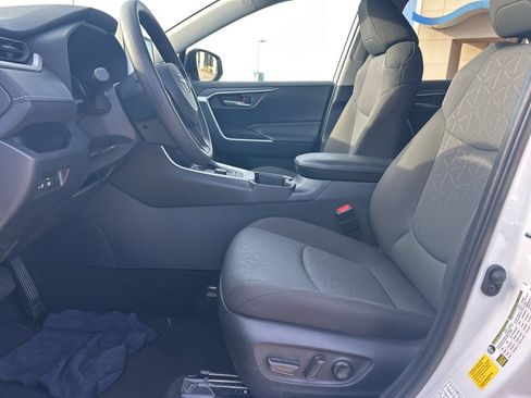 Used 2025 Toyota RAV4 XLE image 10
