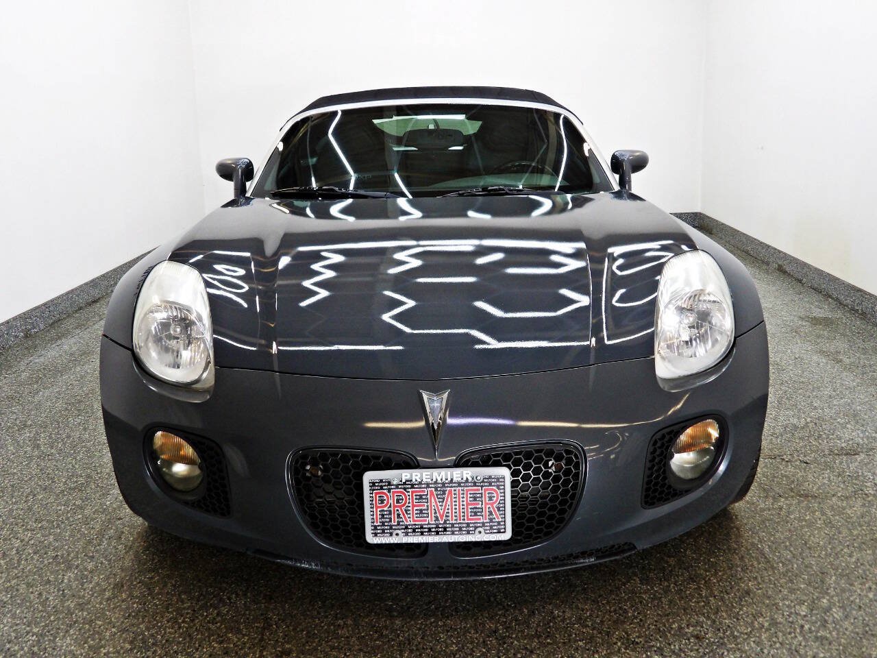 Used 2008 Pontiac Solstice GXP w/ Premium Package RWD image 3