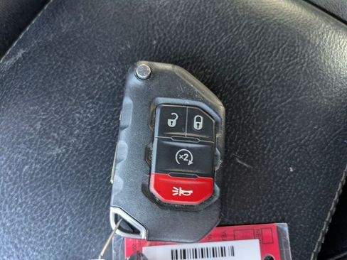 Used 2018 Jeep Wrangler Unlimited Sahara AWD/4WD image 28