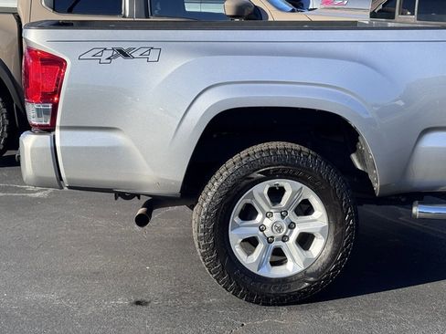 Used 2017 Toyota Tacoma SR image 37