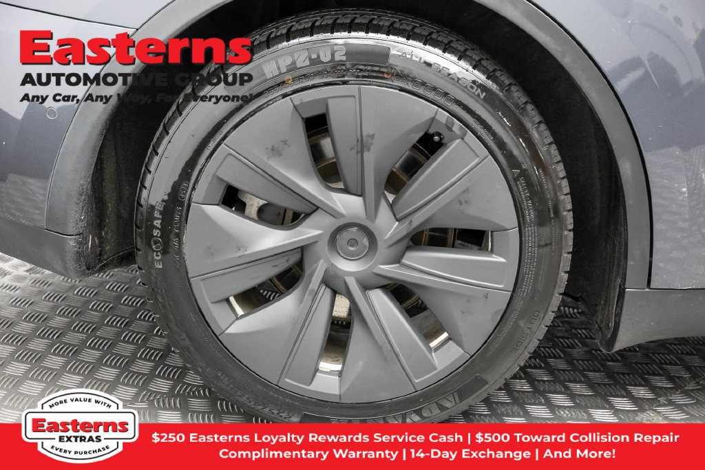 Used 2022 Tesla Model Y Long Range AWD/4WD image 24