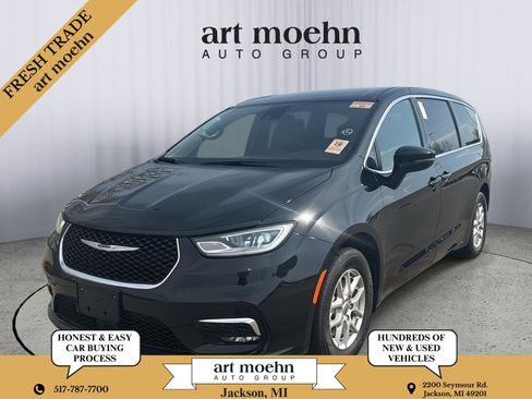 Used 2025 Chrysler Pacifica Select FWD image 1