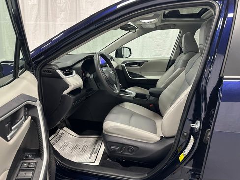 Used 2025 Toyota RAV4 XLE Premium image 10