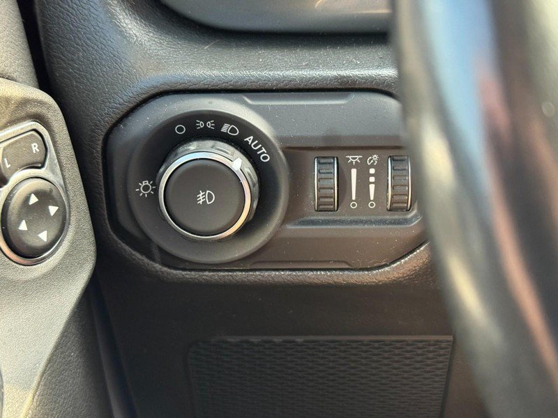 Used 2022 Jeep Wrangler Unlimited Sahara w/ Cold Weather Group AWD/4WD image 18