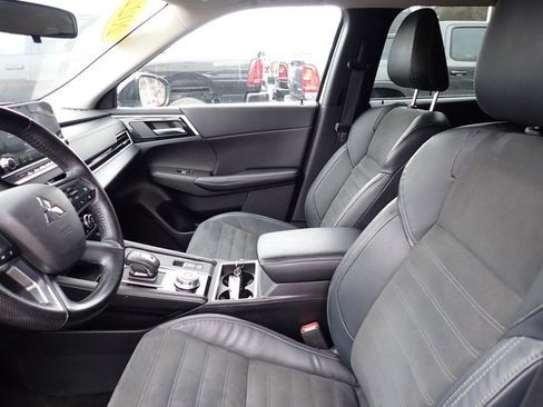 Used 2022 Mitsubishi Outlander SE image 13