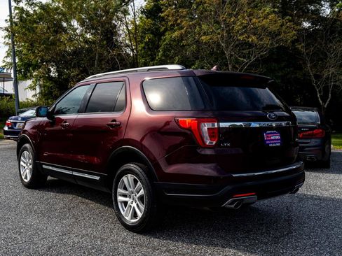 Used 2018 Ford Explorer XLT w/ Equipment Group 202A AWD/4WD image 4