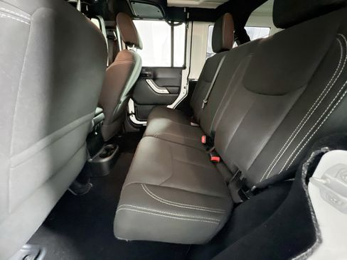 Used 2017 Jeep Wrangler Unlimited Sahara w/ Dual Top Group AWD/4WD image 26