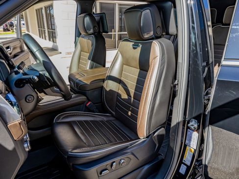 Used 2025 GMC Yukon XL Denali Ultimate image 30