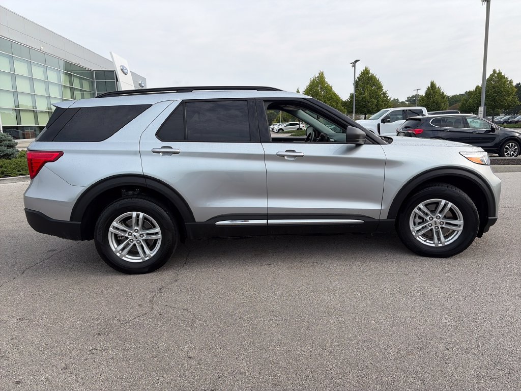 Used 2024 Ford Explorer XLT w/ Equipment Group 202A AWD/4WD image 8