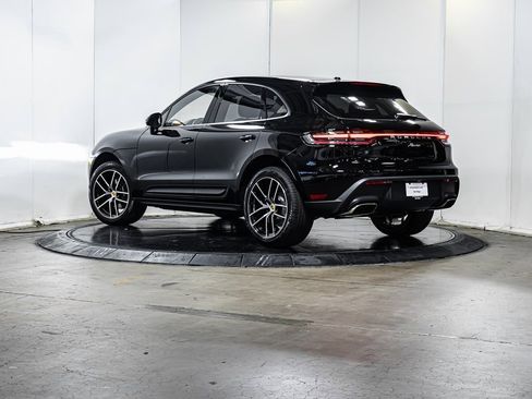 Certified 2025 Porsche Macan image 3