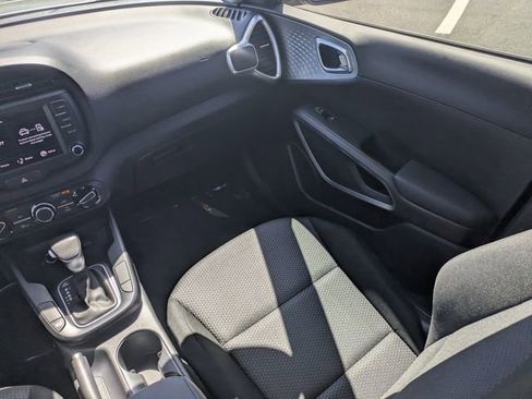 Used 2023 Kia Soul LX image 15