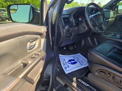 Used 2023 Nissan Titan PRO-4X w/ Pro-4x Convenience Package image 6