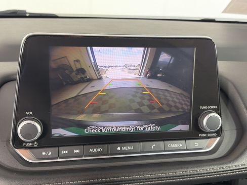Used 2024 Nissan Rogue S AWD/4WD image 19