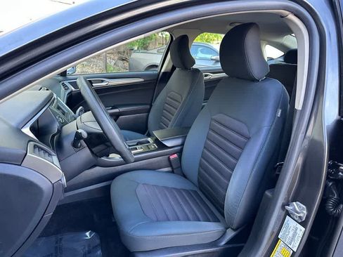 Used 2017 Ford Fusion SE image 11