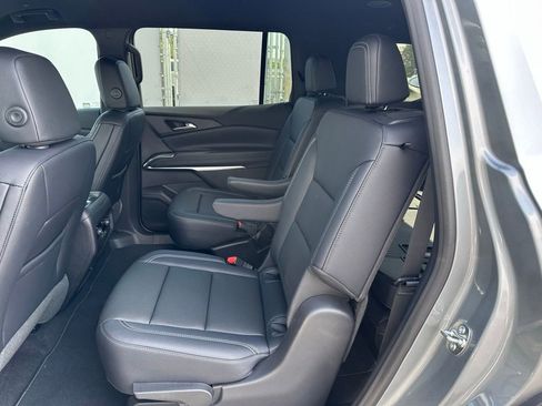 Used 2026 Chevrolet Traverse LT w/ LPO, Floor Liner Package FWD image 8